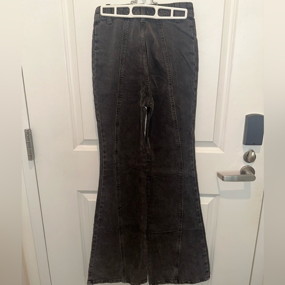 WE THE FREE. Flare Jeans. Size 26 - Picture 4 of 6